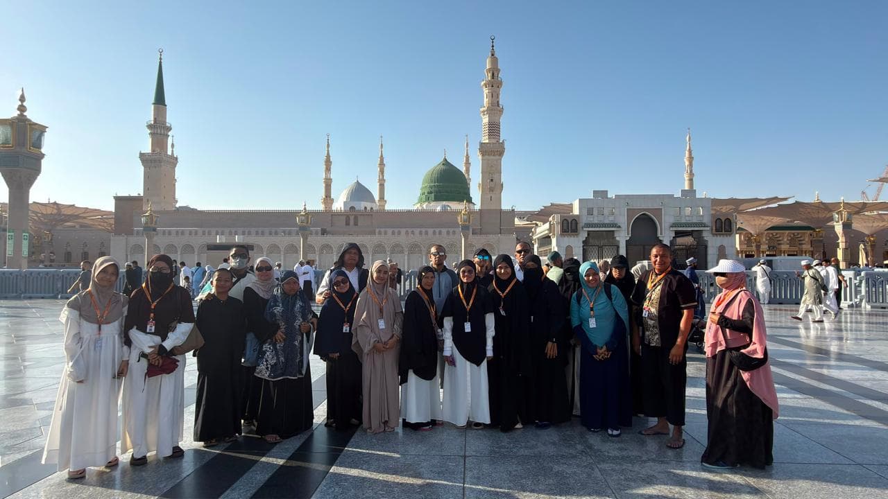 Jamaah Musahefiz Tours Travel dalam perjalanan umroh ke Tanah Suci