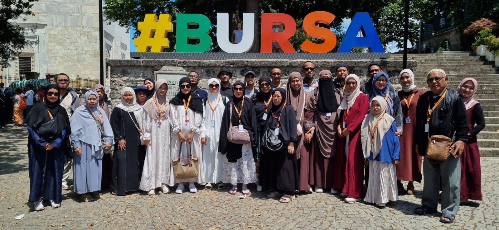 Jamaah Musahefiz Tours Travel dalam perjalanan umroh ke Tanah Suci