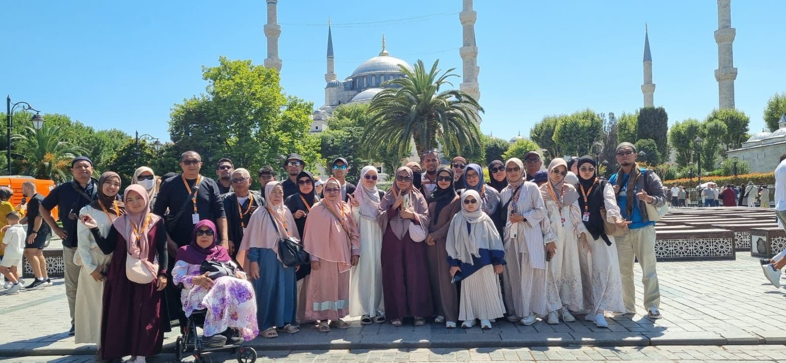 Jamaah Musahefiz Tours Travel dalam perjalanan umroh ke Tanah Suci