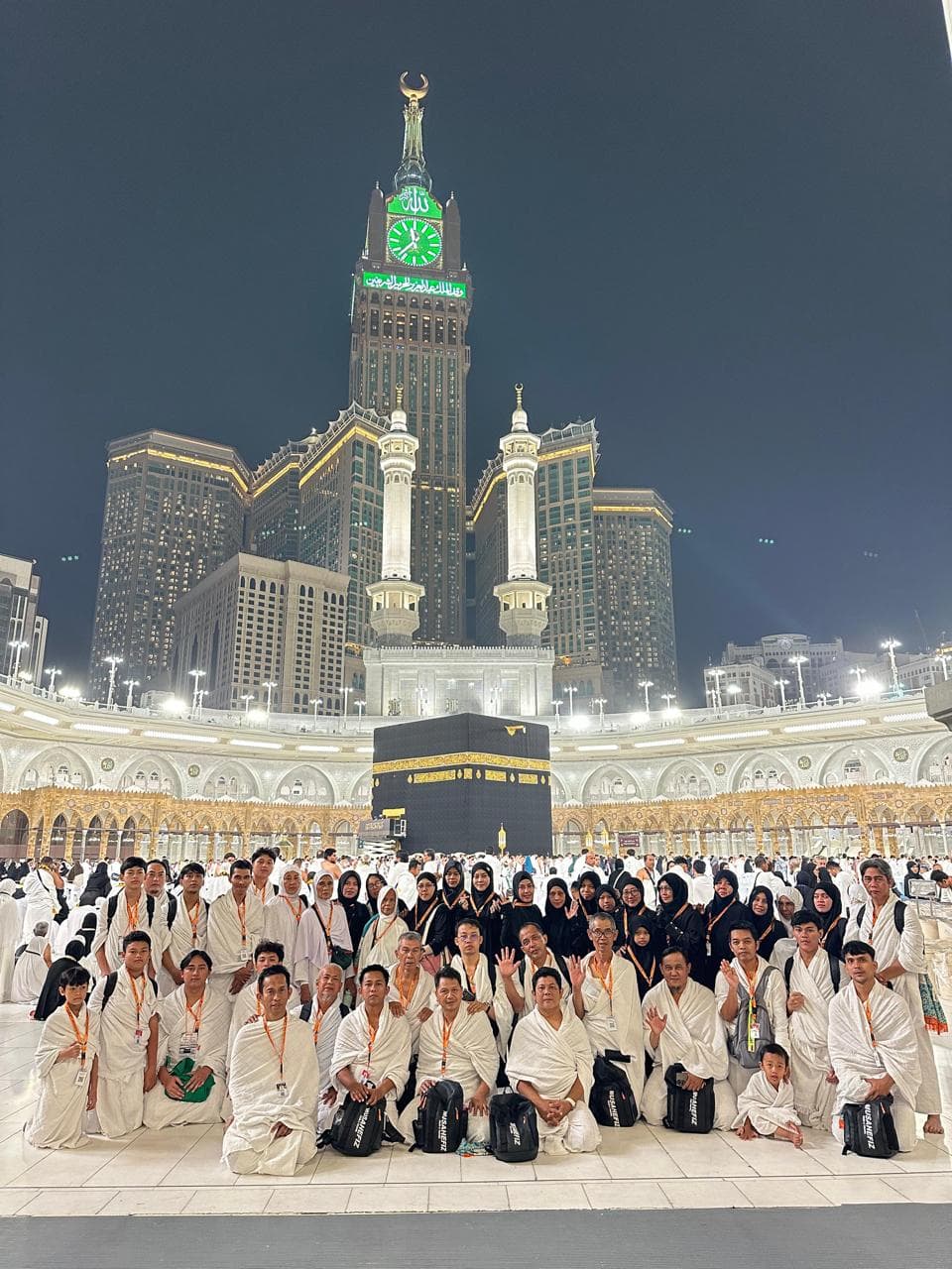 Jamaah Musahefiz Tours Travel dalam perjalanan umroh ke Tanah Suci