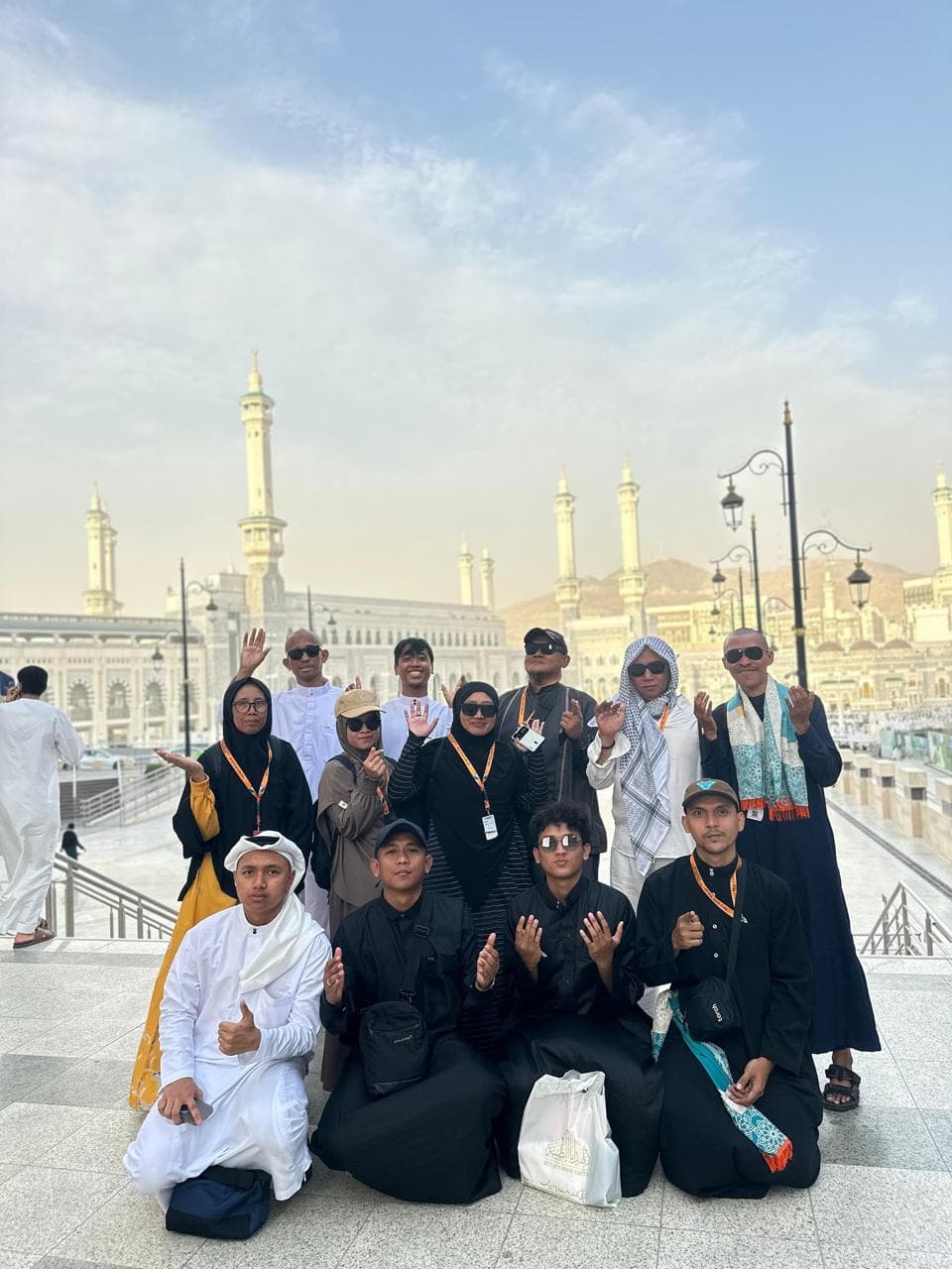 Jamaah Musahefiz Tours Travel dalam perjalanan umroh ke Tanah Suci