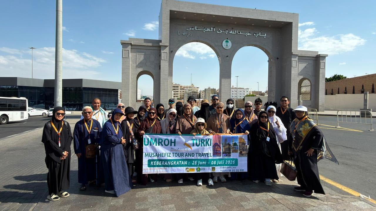 Jamaah Musahefiz Tours Travel dalam perjalanan umroh ke Tanah Suci